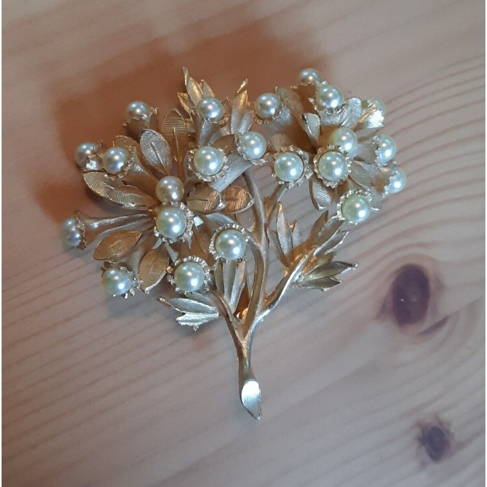 HAR Mid Century Pearl Flower Bouquet Leaf Gold Tone Signed Vintage Brooch